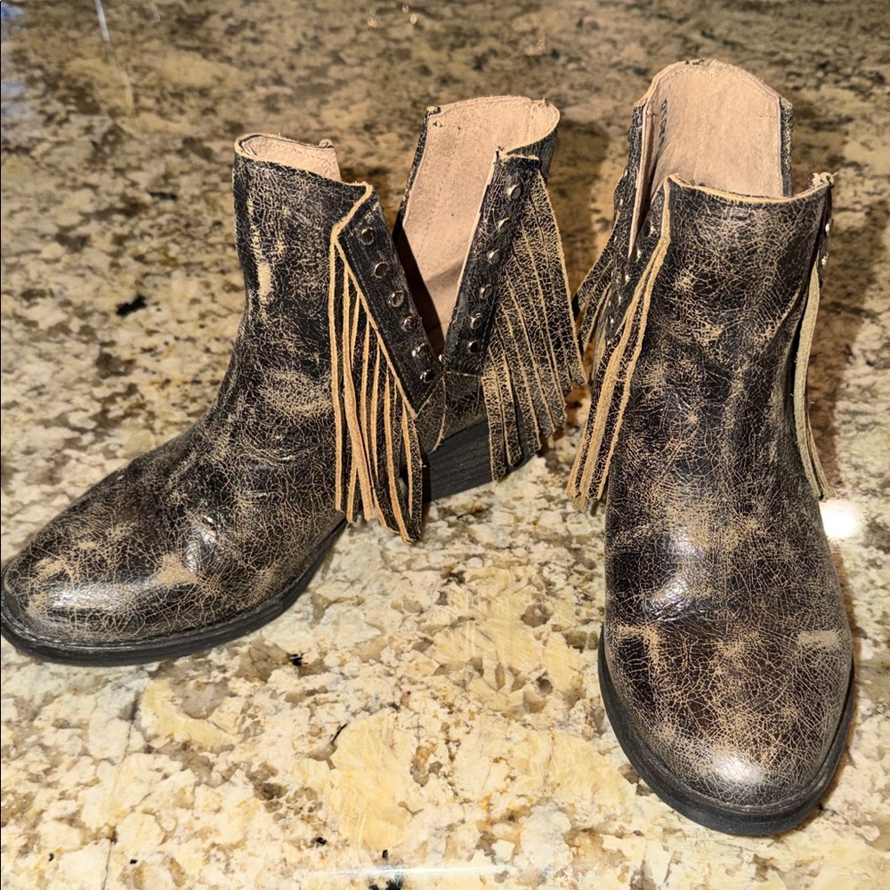 Circle G Distressed Black Fringe Booties